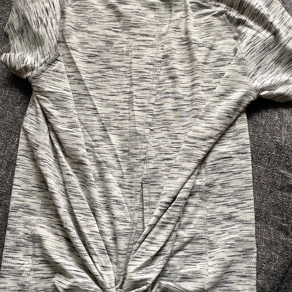 Lululemon tieback t-shirt - Picture 3 of 4